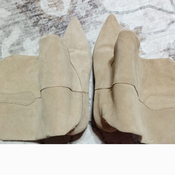 New Zara Tall Pointed Toe Suede Boots in Beige. Please Look At Pics Closely! - Picture 2 of 4